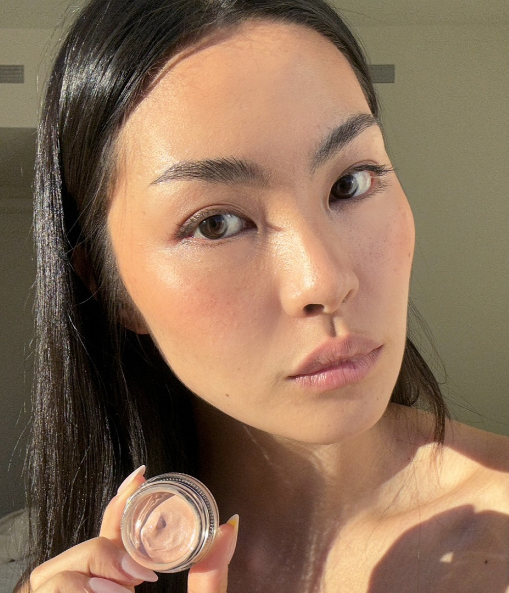 WAKE ME UP CREAM - LIGHT TO MEDIUM