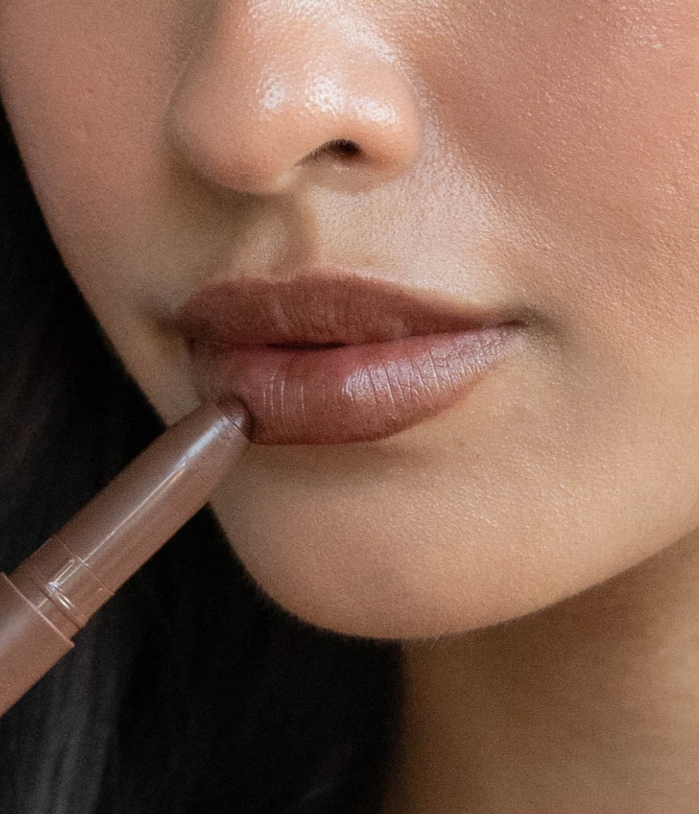 VELVET BROWN LIP CRAYON